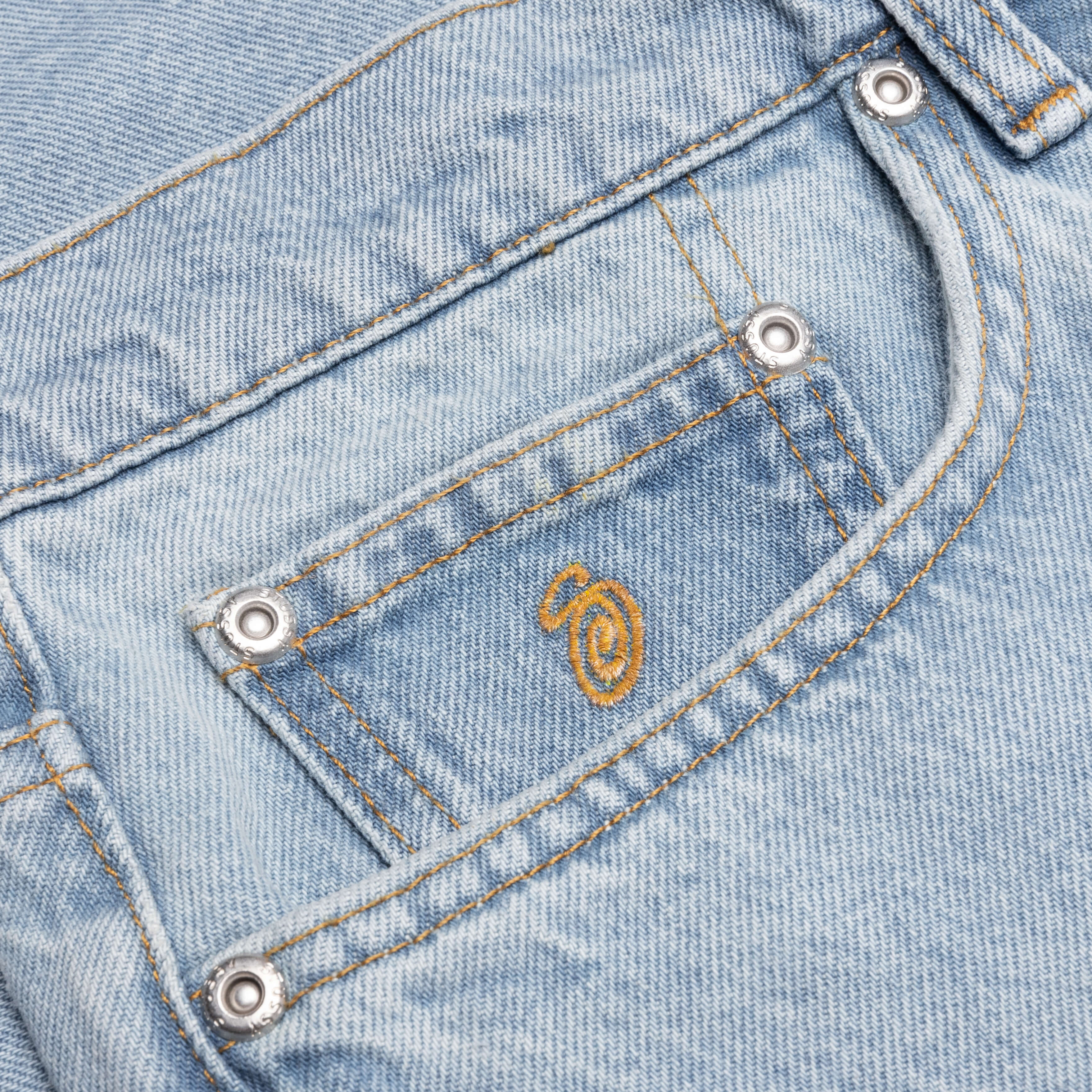Big Ol Shorts Denim - Light Washed - Image 3