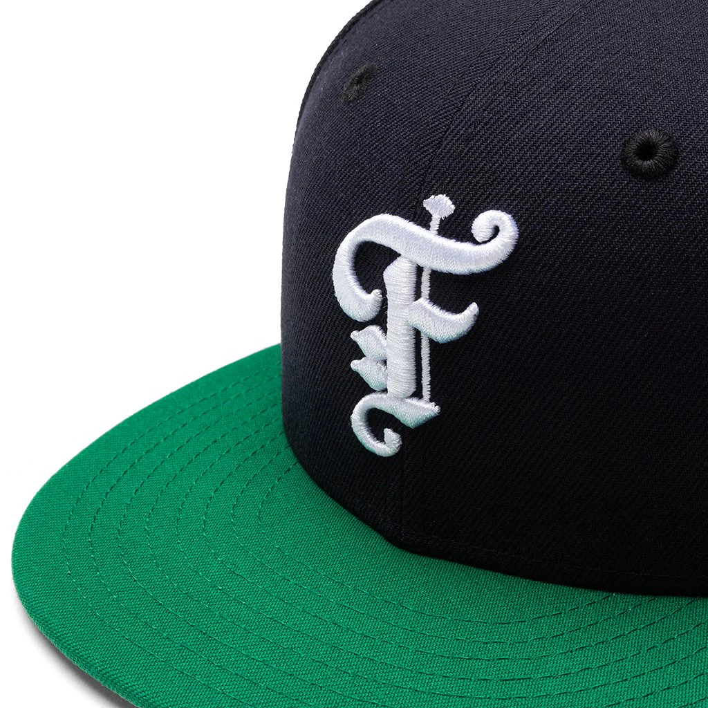Feature x New Era Old English Fitted Cap - Navy/Green - Image 2