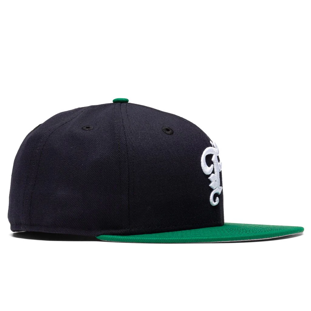Feature x New Era Old English Fitted Cap - Navy/Green - Image 3