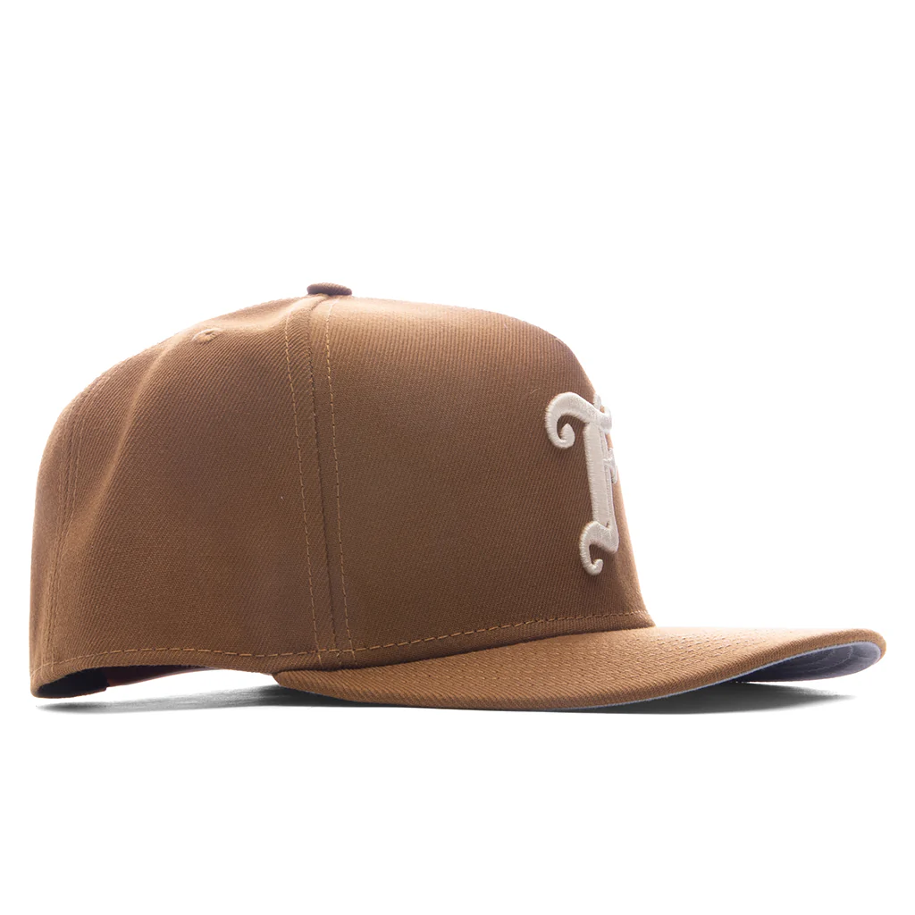 FEATURE x New Era 9FIFTY Curved A-Frame Old English F Snapback - Toasted Peanut - Image 3