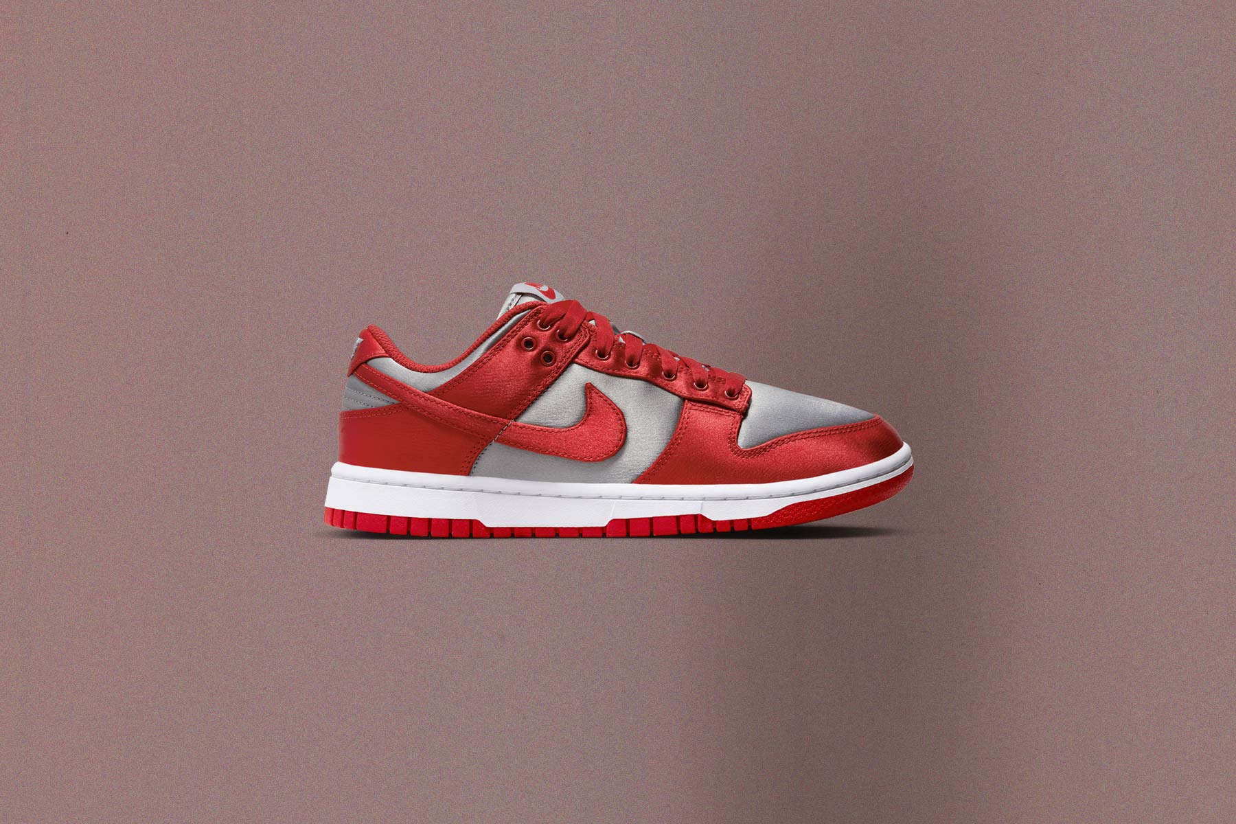 Women's Dunk Low - Medium Grey/Varsity Red/White - Image 2