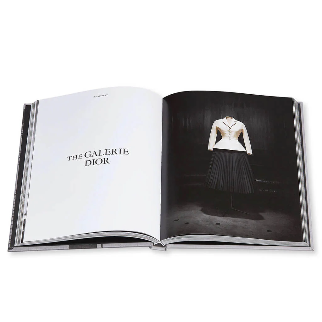 Dior: The Legendary 30 Avenue Montaigne - Image 2