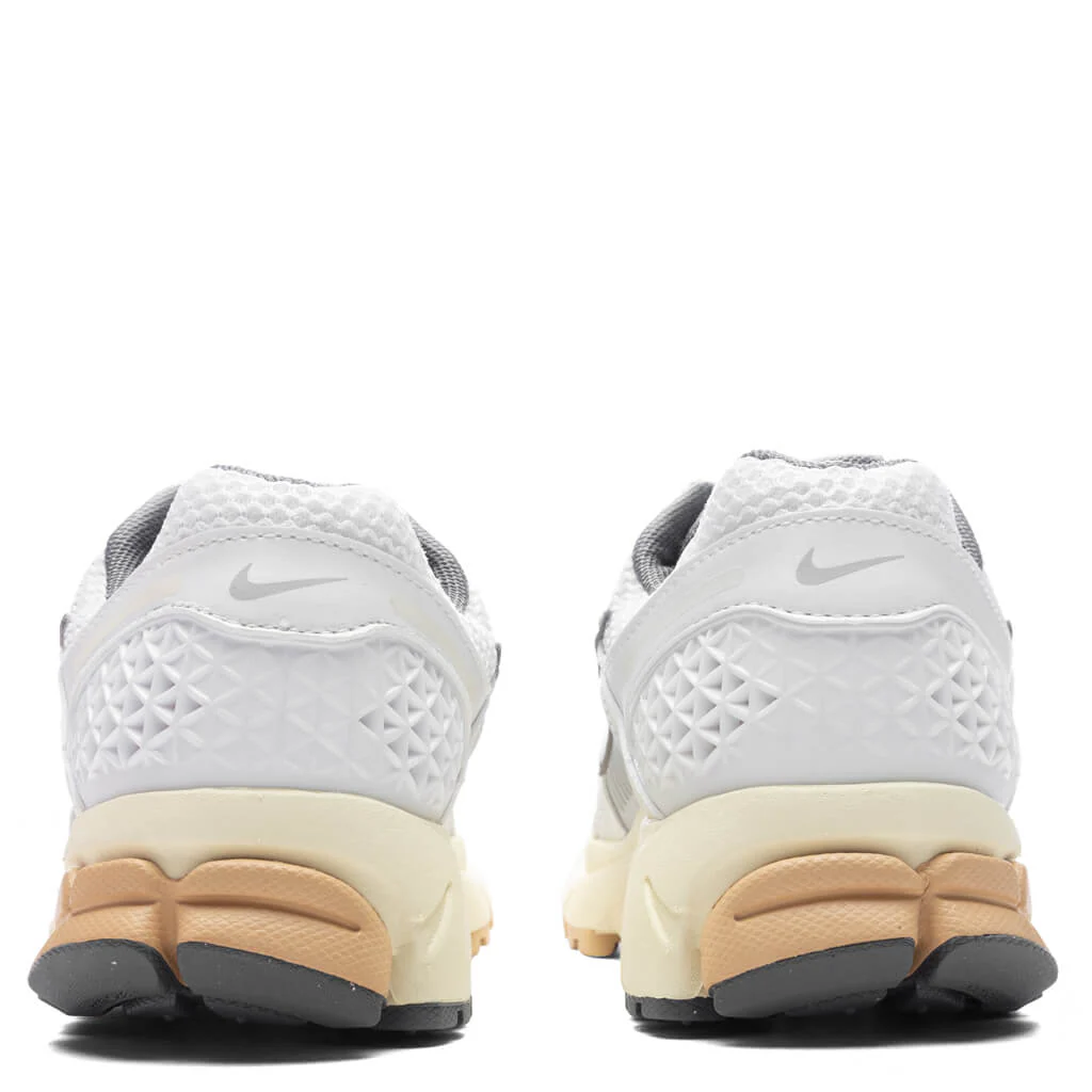Women's Zoom Vomero 5 - Summit White/Summit White/Pure Platinum - Image 4